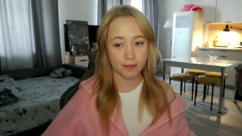 Snapshot of _lalune_ chatting on May 14, 2026, 10:00 am _lalune_ online show from May 14, 2026, 10:00 am