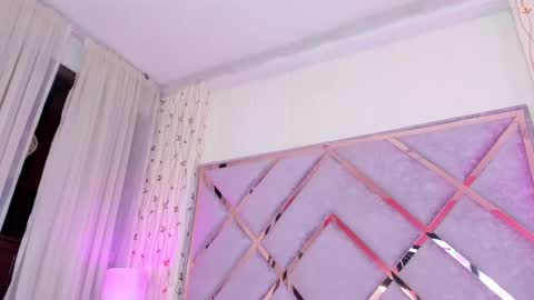 Lanna  online show from February 28, 2025, 5:04 pm