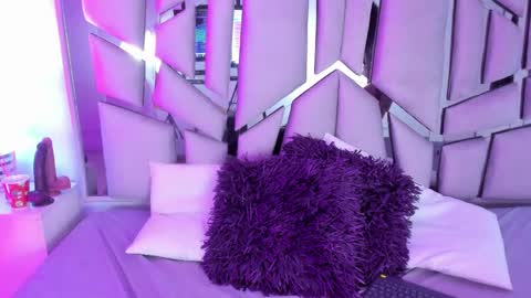 Lanna  online show from March 11, 2025, 2:18 pm