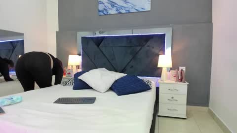 Lauralove online show from February 4, 2026, 9:09 pm