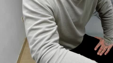 Layne online show from March 27, 2026, 9:42 am