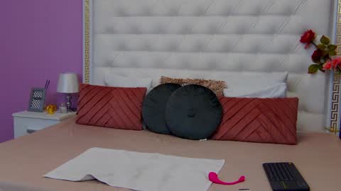 Snapshot of _lenapaul_ chatting on January 28, 2025, 6:49 pm Lena Paul online show from January 28, 2025, 6:49 pm
