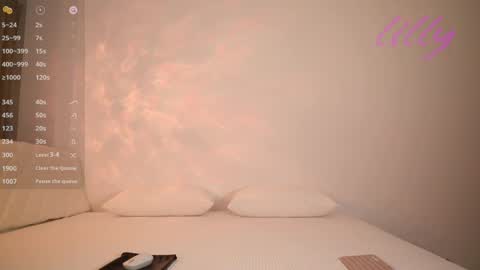 _lillilly_ online show from May 6, 2026, 3:57 am