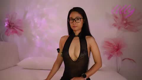 _lillilly_ online show from July 7, 2026, 5:21 am