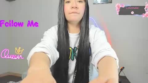 Snapshot of _litle_mily_ chatting on July 23, 2026, 10:19 pm Mily online show from July 23, 2026, 10:19 pm