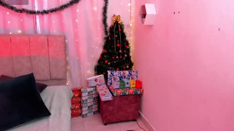 Ivy 3 online show from December 18, 2024, 8:03 pm