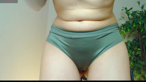 Snapshot of _little_misss chatting on December 13, 2024, 1:44 pm Mila  online show from December 13, 2024, 1:44 pm