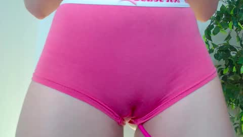 Snapshot of _little_misss chatting on October 7, 2025, 9:28 am Mila  online show from October 7, 2025, 9:28 am