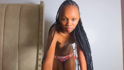 Littlevenus online show from October 20, 2025, 1:44 pm