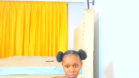 Littlevenus online show from April 18, 2026, 2:43 pm