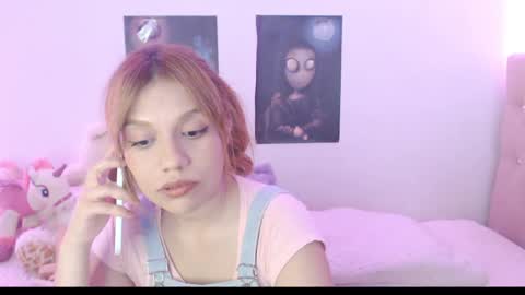 Snapshot of _lloou_ chatting on June 3, 2026, 9:42 pm Sofia 3 online show from June 3, 2026, 9:42 pm