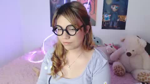 Snapshot of _lloou_ chatting on August 4, 2026, 3:43 am Sofia 3 online show from August 4, 2026, 3:43 am