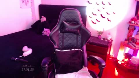 Queen.  Help me reach 100 thumbs up  online show from January 27, 2025, 9:00 pm