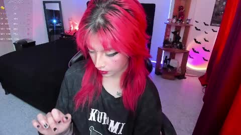 Snapshot of _lucyx__ chatting on April 13, 2026, 9:31 pm Queen. Help me reach 100 thumbs up online show from April 13, 2026, 9:31 pm
