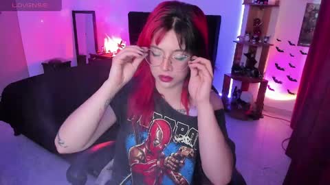Snapshot of _lucyx__ chatting on April 23, 2026, 10:56 pm Queen. Help me reach 100 thumbs up online show from April 23, 2026, 10:56 pm