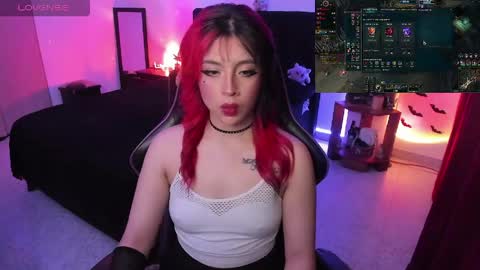 Snapshot of _lucyx__ chatting on May 1, 2026, 11:09 pm Queen. Help me reach 100 thumbs up online show from May 1, 2026, 11:09 pm