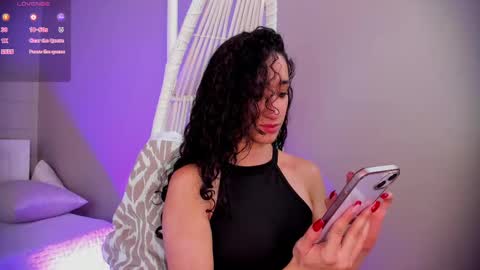  Luna  online show from February 10, 2025, 5:52 pm