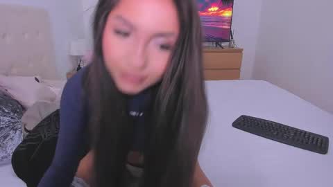 Lynna online show from November 30, 2025, 10:03 pm