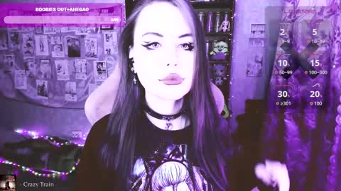 Mia online show from March 12, 2026, 12:44 pm