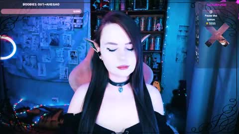 Mia online show from May 9, 2026, 7:08 pm
