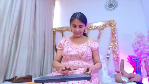 Snapshot of _marcela__ chatting on December 2, 2025, 12:43 pm _marcela__ online show from December 2, 2025, 12:43 pm