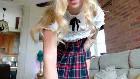 Snapshot of _mari_ chatting on May 7, 2026, 8:09 am _mari_ online show from May 7, 2026, 8:09 am