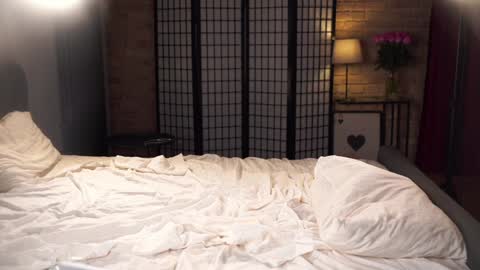 Marie -   -25 discount online show from January 5, 2025, 8:00 pm