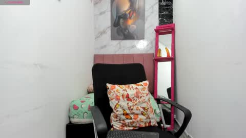 Mikoto  Alexia online show from January 27, 2025, 1:19 pm