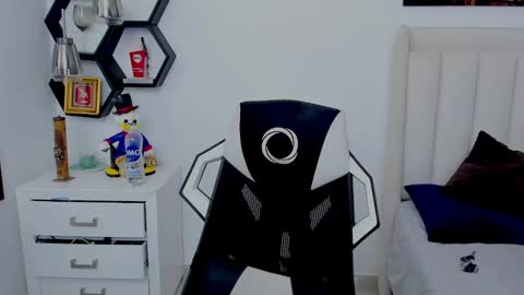 _matthew_santos_ online show from December 15, 2024, 10:15 pm