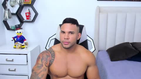 _matthew_santos_ online show from January 30, 2025, 10:51 pm