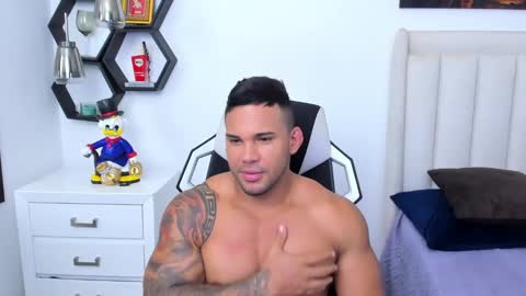 _matthew_santos_ online show from February 4, 2025, 3:54 am