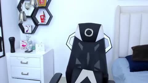 _matthew_santos_ online show from February 24, 2025, 1:24 am