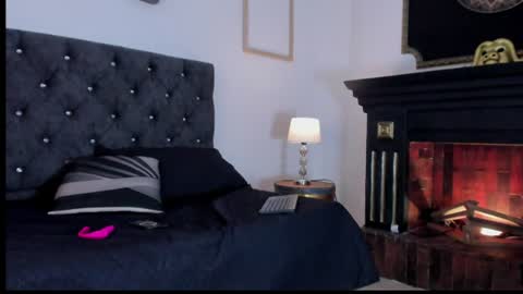 _maximo_1 online show from June 10, 2026, 3:22 pm