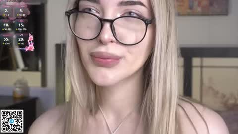 Elva and Kate  online show from September 28, 2025, 8:20 am