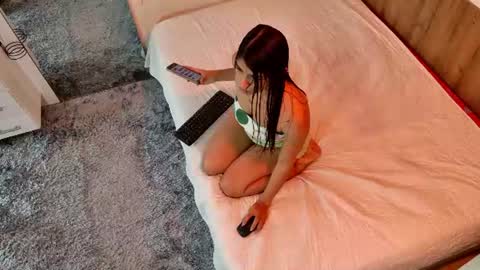 Snapshot of _mia_li_ chatting on August 5, 2026, 7:06 pm Mia online show from August 5, 2026, 7:06 pm