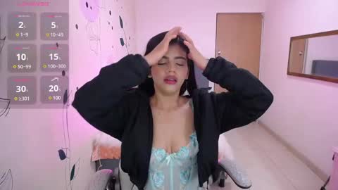 Snapshot of _mia_rouse_18 chatting on December 6, 2024, 2:13 am Mia online show from December 6, 2024, 2:13 am