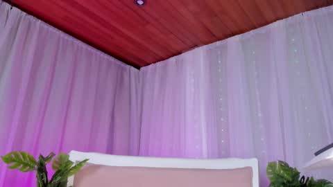 mia online show from November 12, 2025, 11:14 pm