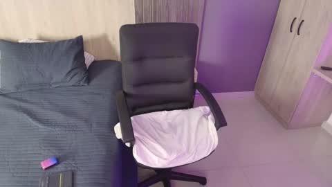 _miamiller_ online show from February 23, 2025, 2:29 am