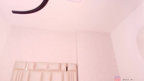 Mia  online show from March 12, 2026, 11:49 am