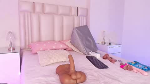 Mia  online show from July 28, 2026, 2:13 pm
