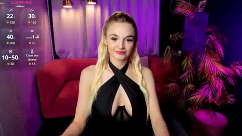 Snapshot of _mila_lux_ chatting on June 13, 2026, 1:53 pm Mila online show from June 13, 2026, 1:53 pm