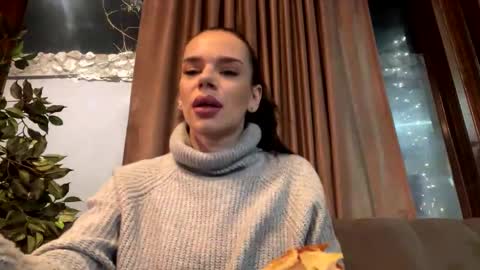 AstrideVonTeese online show from December 19, 2024, 4:02 pm