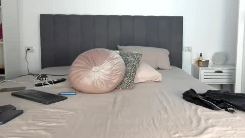 AstrideVonTeese online show from March 3, 2025, 8:32 pm