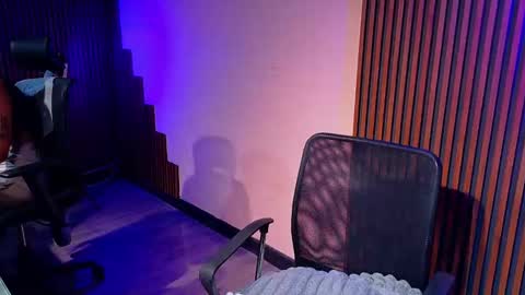 Snapshot of _mileyross chatting on May 9, 2026, 8:52 am Call me Miley online show from May 9, 2026, 8:52 am