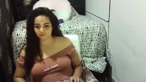 Snapshot of _milf_naughty chatting on October 8, 2025, 4:21 am _milf_naughty online show from October 8, 2025, 4:21 am