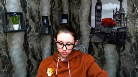 Snapshot of _miraterri_ chatting on February 19, 2025, 7:28 am Mira online show from February 19, 2025, 7:28 am