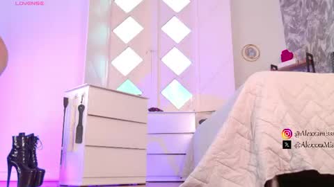 _miss_alexxxa online show from July 27, 2026, 7:43 pm