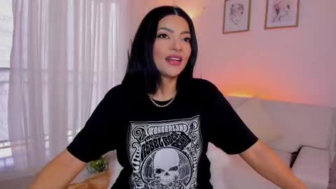 Miss Chanel online show from January 13, 2026, 10:37 pm