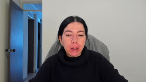 _miss_coco_ online show from September 29, 2025, 12:32 pm