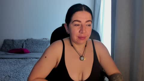 _miss_coco_ online show from April 15, 2026, 12:34 pm